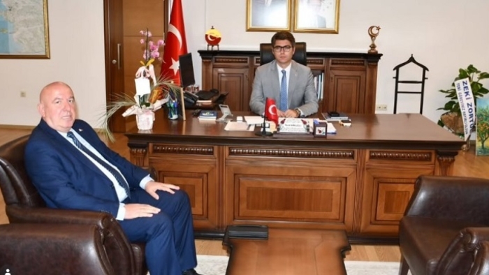 İzmir Menderes’ten Rize’ye Gönül Köprüsü: İlçe Müdürü Mehmet Uzun’dan Kaymakam Murat Karaloğlu’na Hayırlı olsun Ziyareti.